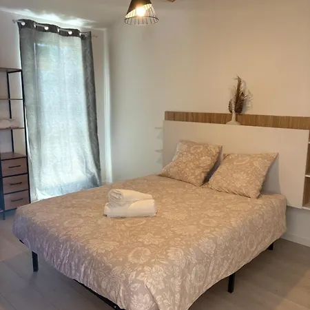 Le Cocon De Roquelande Equestrian Boarding House Holiday home *